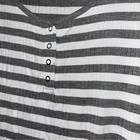 Torrid Womens Henley Tee Short Sleeve Gray White Striped 3X Stretch shirt top - Picture 4 of 4